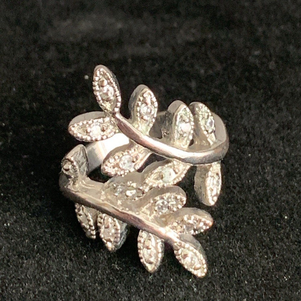 Silver Tone Leaf Ring size 5‎